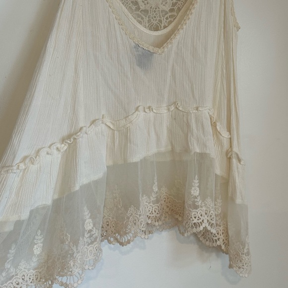 Beautiful Lacy Top! Perfect with bandeau! - Picture 4 of 4